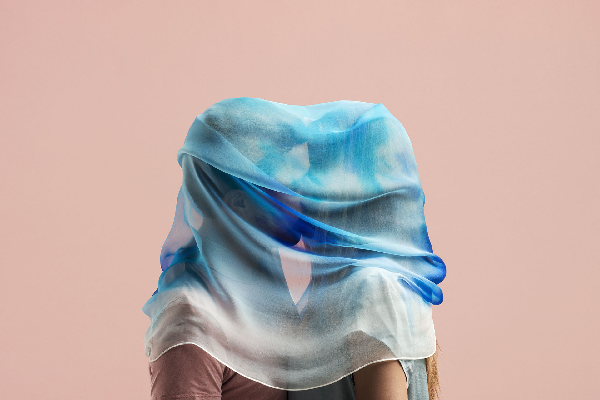 pañuelo-de-seda-surrealistic-silk-lovers-Alfredo-Arranz-luxury-scarve-regalo-unico