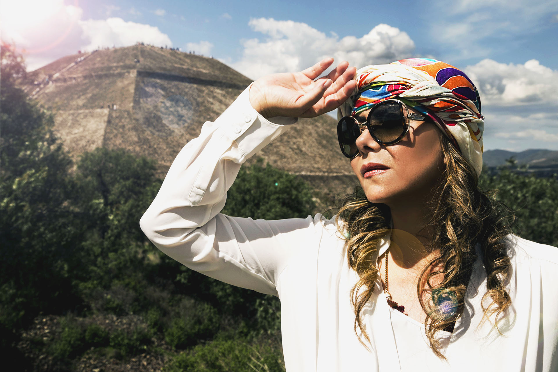 pañuelo-de-seda-Alfredo-Arranz-solerika-10-luxury-scarve-silk. VESTIR UN PAÑUELO DE SEDA UTIL Y PRACTICO. CUBRIRME DEL SOL