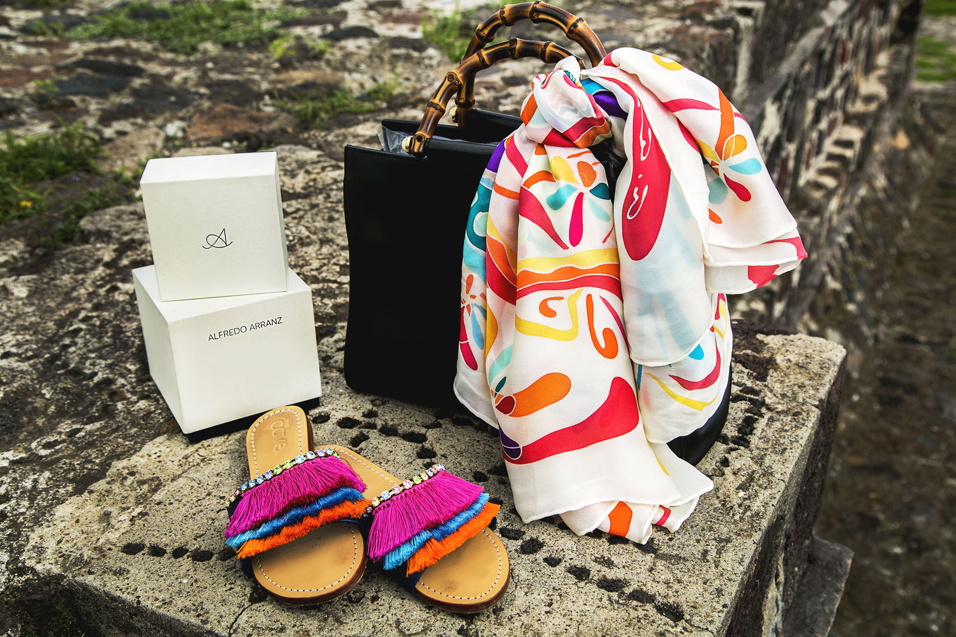 pañuelo-de-seda-Alfredo-Arranz-solerika-11-luxury-scarve-silk. COMPLEMENTO DE MODA UN PAÑUELO DE SEDA. PAÑUELO DE SEDA PARA REGALAR