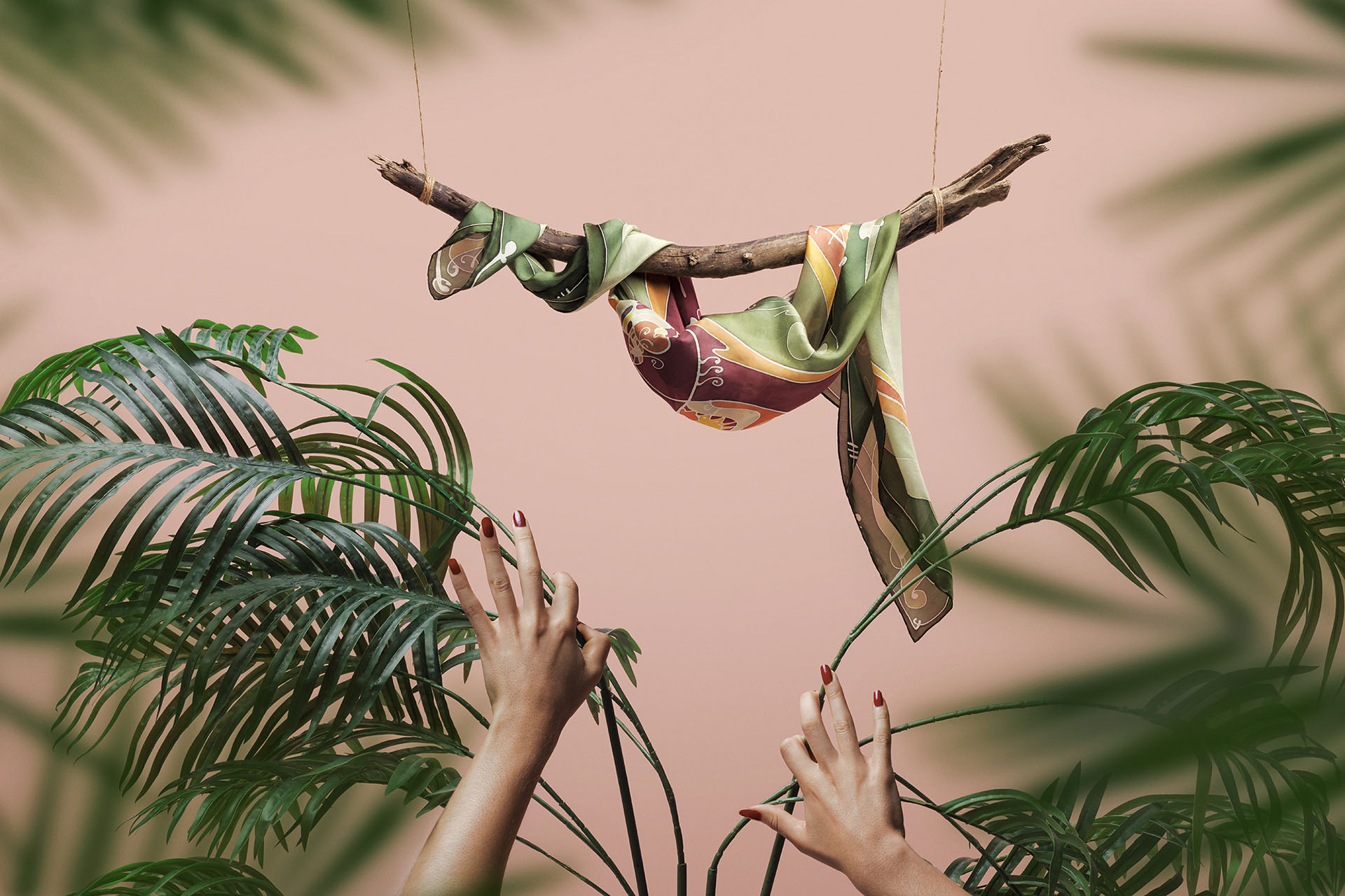 pañuelo-de-seda-surrealistic-silk-deseos-Alfredo-Arranz-luxury-scarve-regalo-unico-02